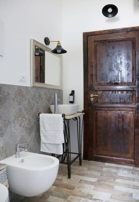 Un Passo Dalle Torri San Gimignano Eksteriør billede