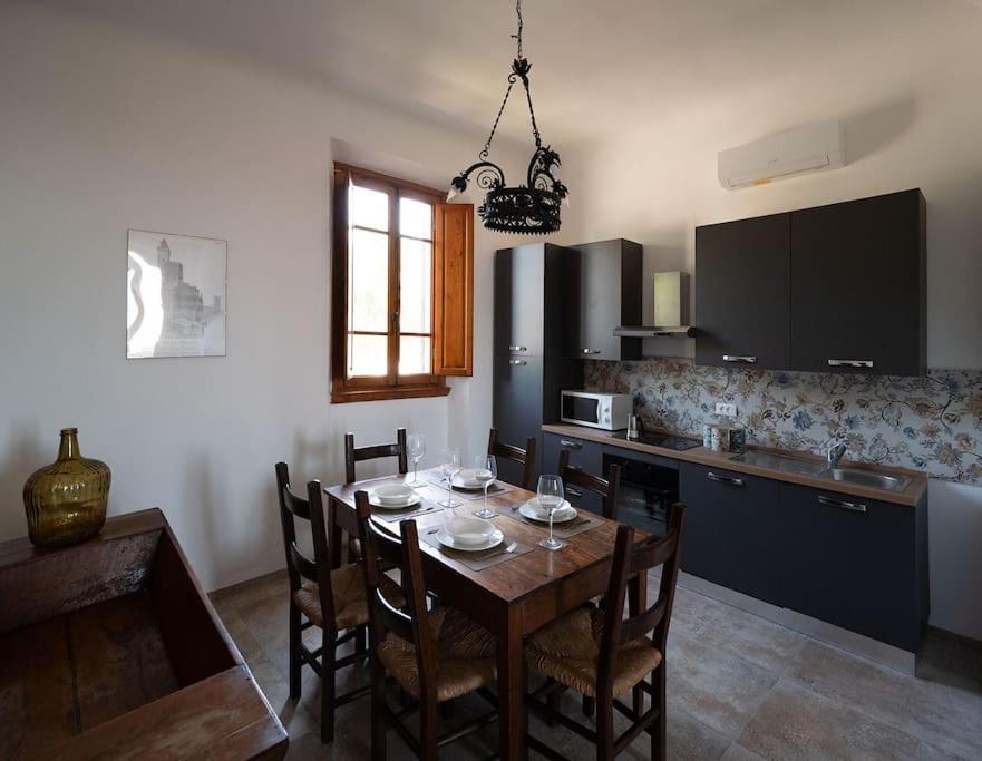 Un Passo Dalle Torri San Gimignano Eksteriør billede